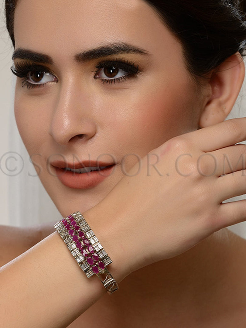 Victorian Red Stone Single Kada