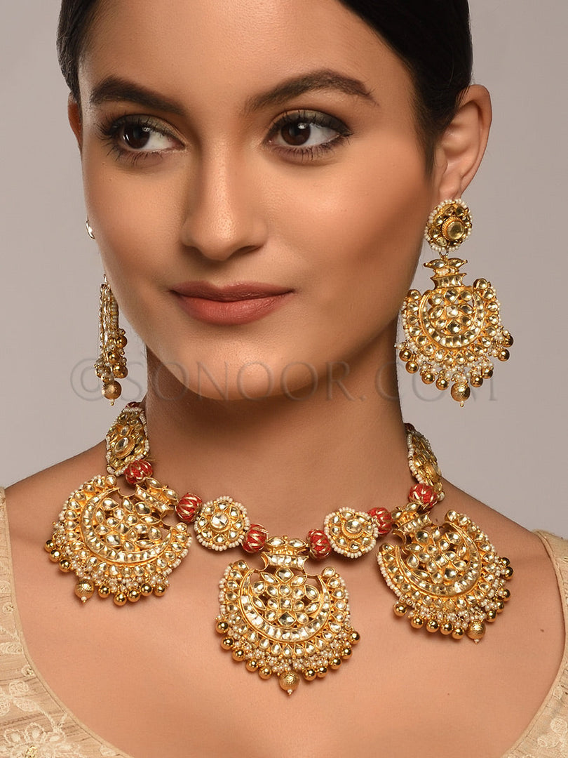 Ganikini Gold Finish Kundan Necklace Set