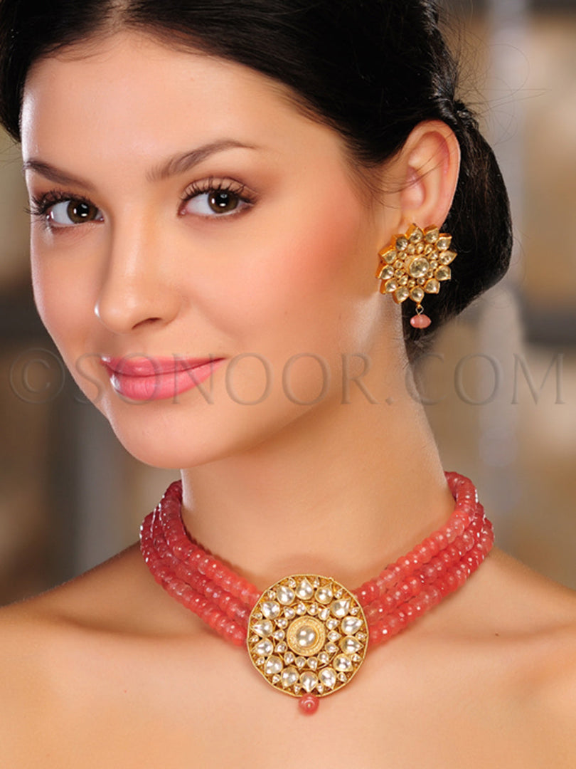 Shanai Kundan Peach Beads String Pendant Set
