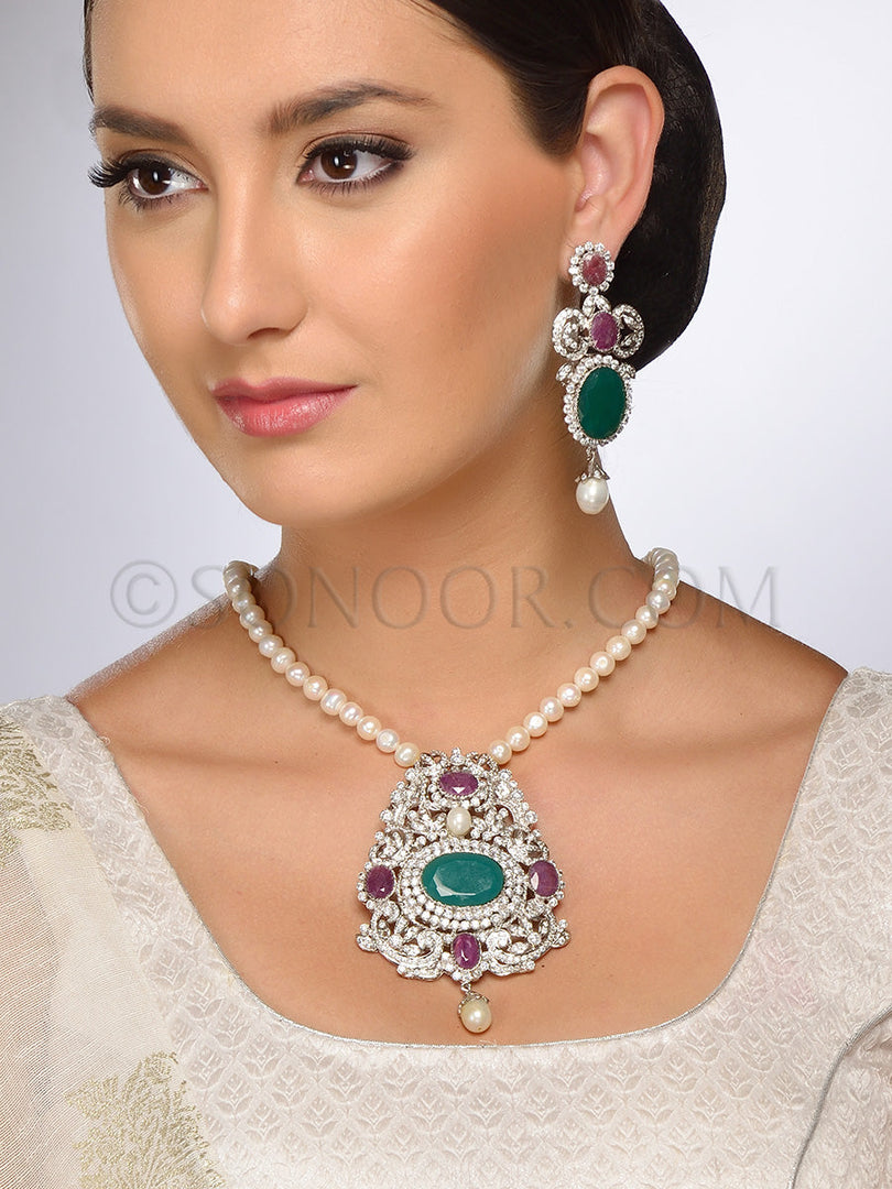 Marisa Victorian Green Stone Pearl Pendant Set