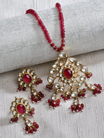 Load image into Gallery viewer, Turvi Kundan Red Jade String Pendant Set
