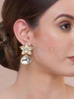 Load image into Gallery viewer, Gold Finish Kundan Small Earrings
