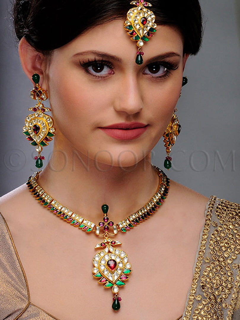 Suvti Handcrafted Kundan Necklace Set