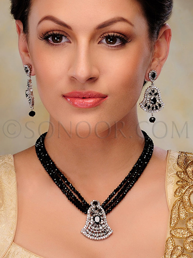 Palvi Victorian Black Stone Pendant Set